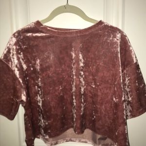 new never worn cropped velvet urban outfitters tee